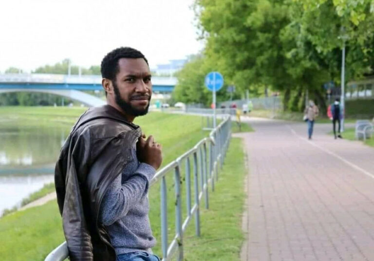 Papua new guinea, Inspiring story of Solomon Hombiku