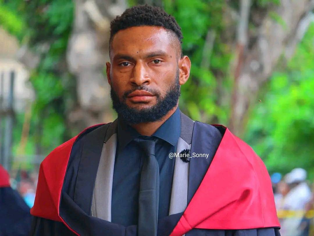 Coach Wayne Bennett Eyed Young Unitech Graduate and Papua New Guinea Kumul Back Rower Roderic Tai to Sign a Full-Time Contract with Redcliff. Tai's NRL dream is a step away.