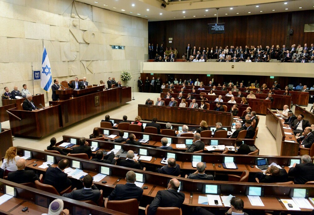 Image of jury presenting in a court case in the courtroom filled with alot of people.