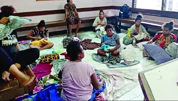 Displaced women receiving care on the floor of PMGH maternity ward due to overcrowding and lack of facilities. A reflection of deteriorating health system of Papua New Guinea under the current government.